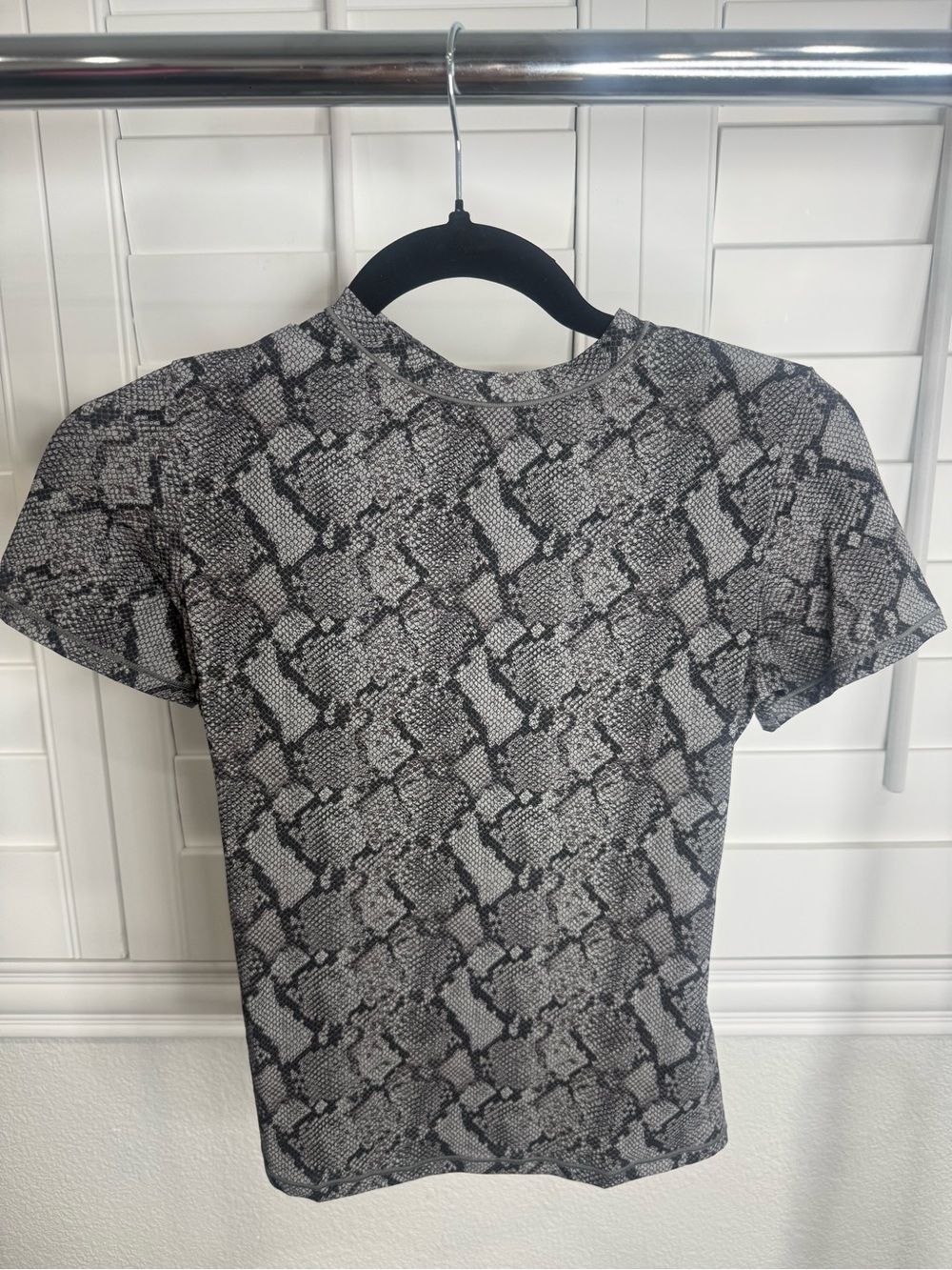 SKIMS Gray & Black Snake-Print Short Sleeve Tee